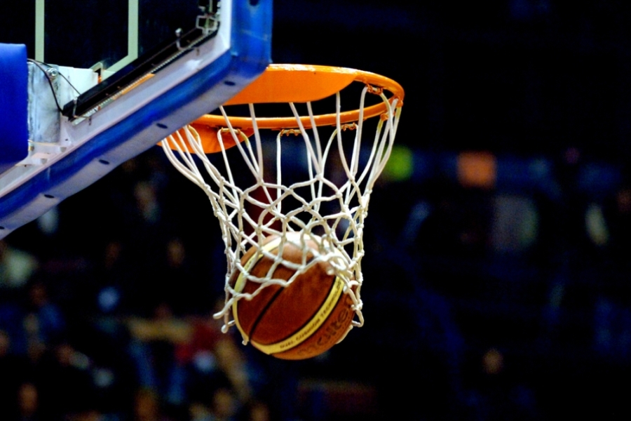 Ponte Morandi, donazione agli sfollati grazie alla sfida di basket tra il Pesaro e il Sassari
